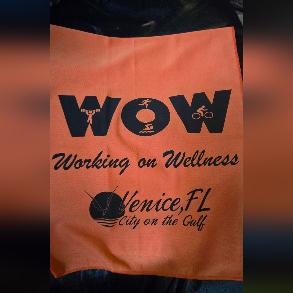 HOST PICK🎉🎊WOW Working On Wellness Venice FL Collectible Towel/flag 13"×36" - Picture 2 of 3